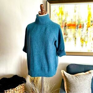 THE PERFECT COZY FALL SHORT SLEEVE TURTLENECK SWEATER! SIZE LARGE